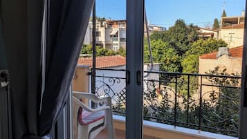 Apartamento | 2 quartos, escrivaninha