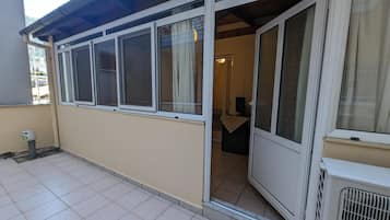 Huoneisto | 2 makuuhuonetta, työpöytä