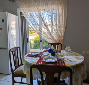 Apartment | 2 bedrooms, desk - Central Apartment in Agios Konstantinos (Kamena Vourla)