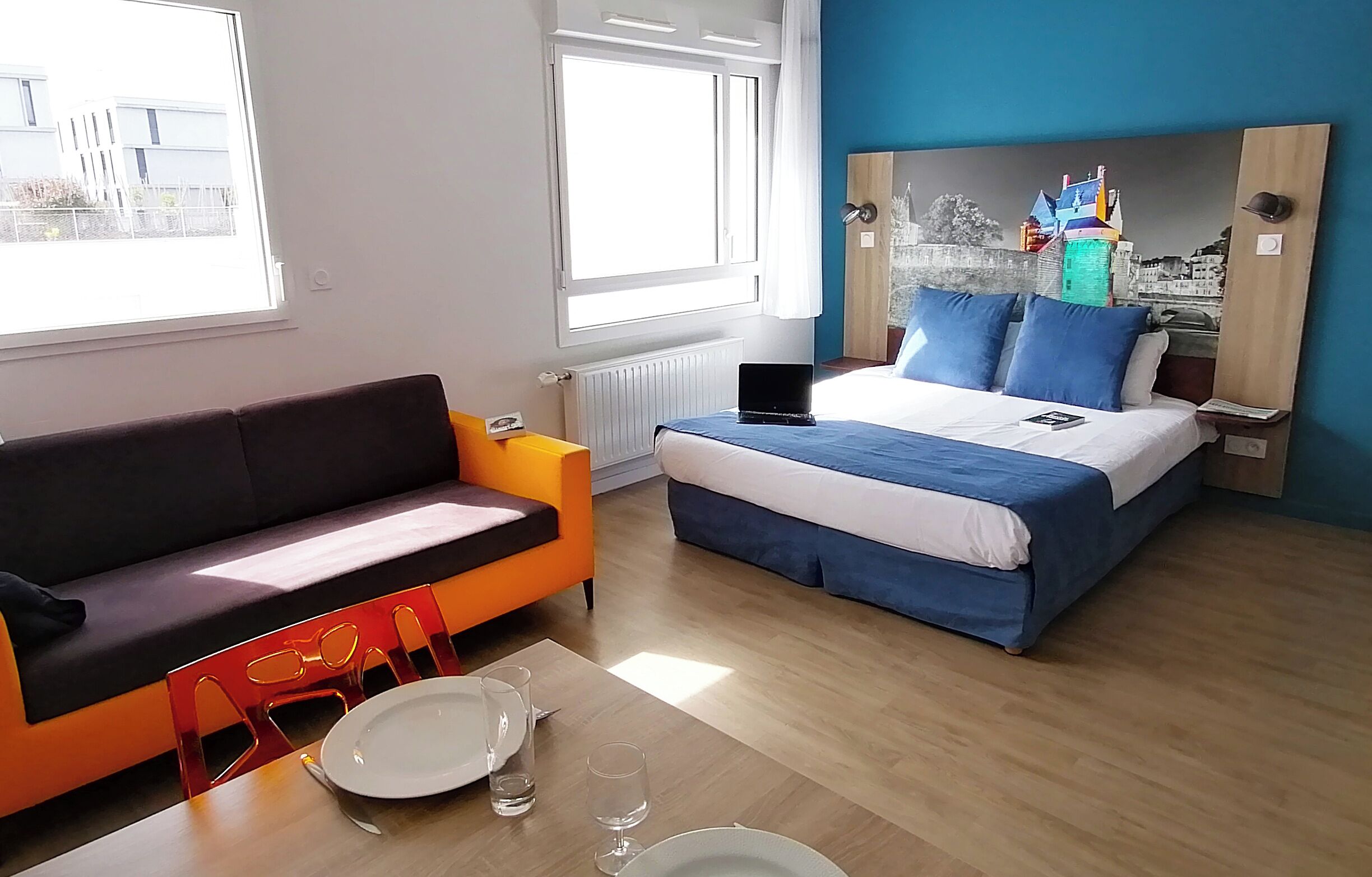 Quartos à prova de som, Wi-Fi de cortesia, roupa de cama