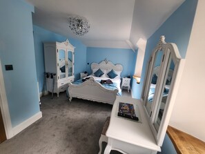 Grand Double Room, 1 King Bed | Individually decorated, individually furnished, blackout drapes