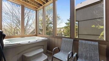 Indoor spa tub