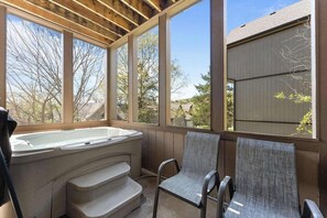 Indoor spa tub - Walk to Pool! Hot Tub, Kayaks, Pool Table! (Hollister)