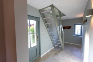 Interior - Backbord - Kaminofen, Grill, Dusche, Abgelegen, Strandnah, Terrasse, Parkplatz (Steinbergkirche)