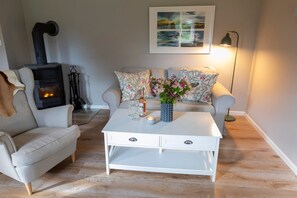 Interior - Backbord - Kaminofen, Grill, Dusche, Abgelegen, Strandnah, Terrasse, Parkplatz (Steinbergkirche)