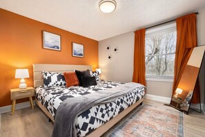 3 bedrooms, desk, iron/ironing board, WiFi