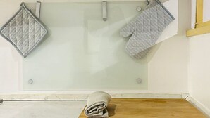 A kitchen with two hanging pots and a rolled towel on the counter. - San Pancrazio Home - Treviso (Treviso)