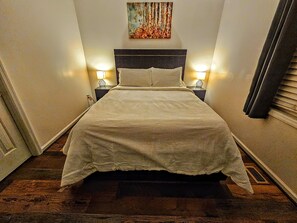 2 bedrooms, desk, iron/ironing board, free WiFi - ☆Beach Access☆
☆Mall 3m Away☆
☆Free Wifi☆
☆Stocked Kitchen☆
☆Washer/Dryer☆ (Jacksonville)