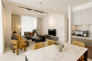 Standard Apartment | In-room dining - Beachfront Elegant 2BR Condo  (Dubai)