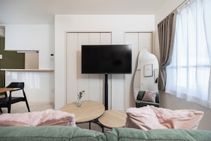 Appartement Familial, non-fumeurs (Stella Court 301) | Coin séjour | Télévision à écran plat