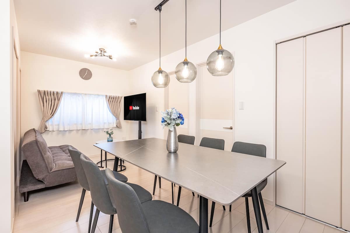 ห้องคอมฟอร์ท, ปลอดบุหรี่ (Stella Court 101) | 2 ห้องนอน, ผ้าม่านกันแสง, เตารีด/โต๊ะรีดผ้า, Wi-Fi ฟรี
