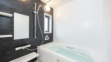 Stella Court 301, Non Smoking | Bathroom | Free toiletries, hair dryer, slippers