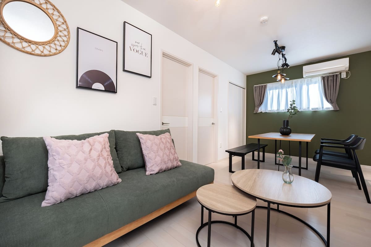 อพาร์ทเมนท์สำหรับครอบครัว, ปลอดบุหรี่ (Stella Court 301) | บริเวณนั่งเล่น | ทีวีจอแบน