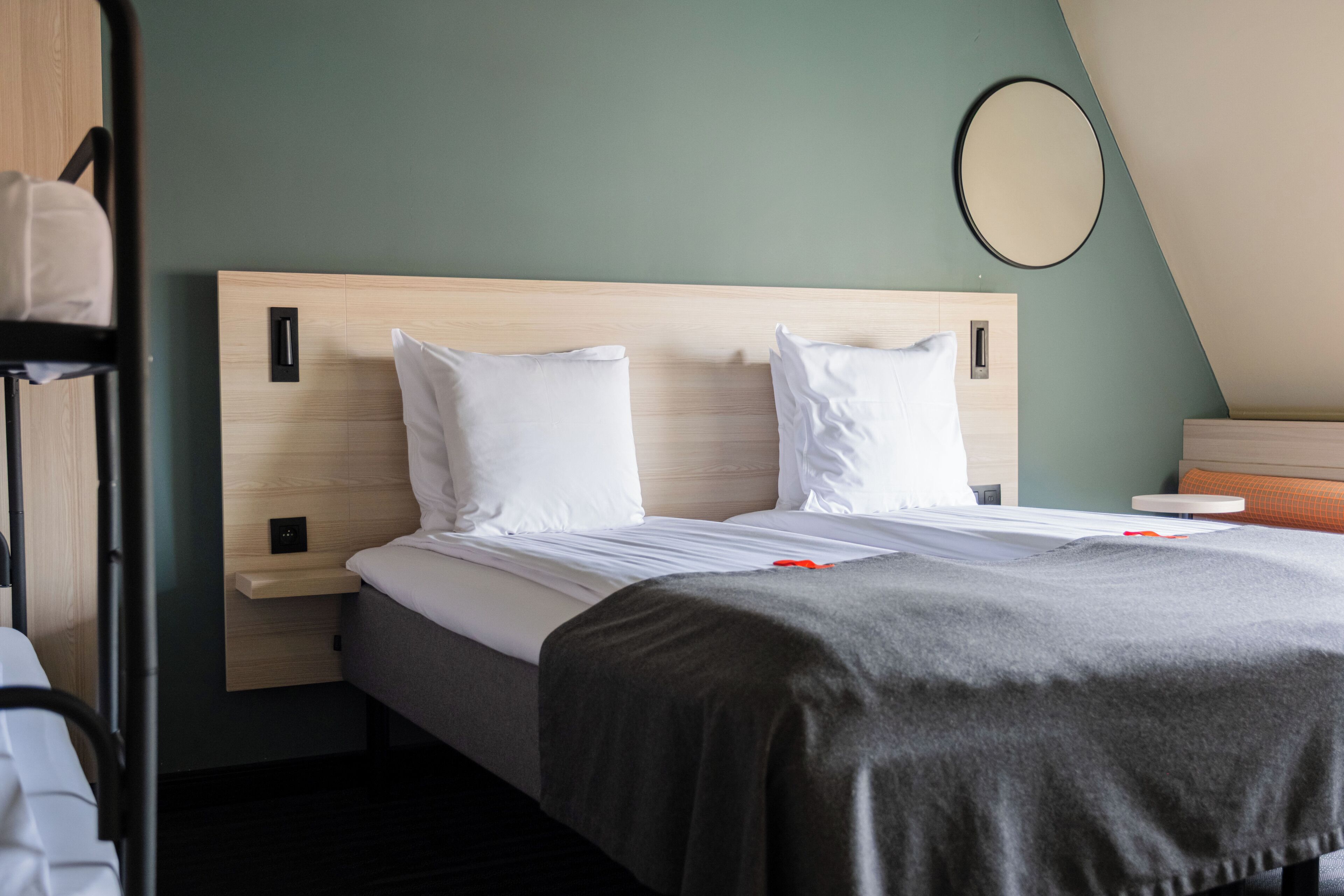 Family Room | Desk, laptop workspace, free WiFi, bed sheets