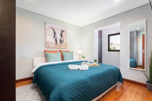 5 habitaciones, tabla de planchar con plancha, cuna de viaje y wifi 