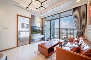 Lägenhet Panoramic - 3 sovrum - balkong - utsikt mot staden | Vardagsrum | 55-tums smart-tv med satellitkanaler