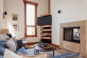 Smart TV, fireplace, stereo, offices