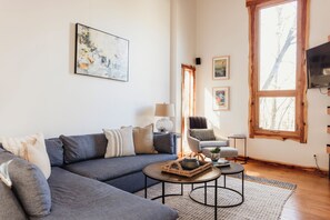 Smart TV, fireplace, stereo, offices