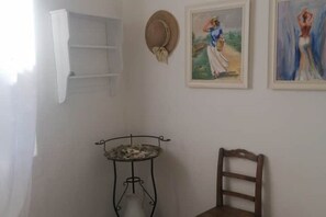 Interior - From Manu 1/2 (Porto Istana)