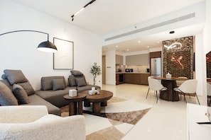 Living area - Luxurious Waterfront 1BR with Sea Views (Dubai)