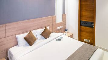 Muebles diferentes, escritorio, sistema de insonorización y wifi gratis