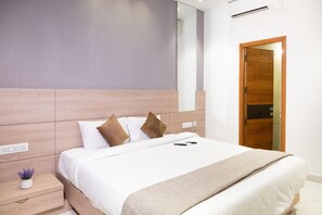 Habitación Deluxe, 1 habitación, vista a la ciudad | Muebles diferentes, escritorio, insonorización y wifi gratis 