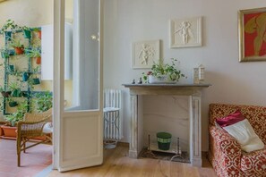 2 bedrooms, iron/ironing board, free WiFi, bed sheets - NEW Stunning Apt Central Florence near Ponte Vecchio. Historic River Arno Palace (Firenze)