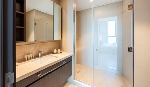 2 bedrooms - Premium 2BR Downtown Apt w Dubai Mall Access (Dubai)