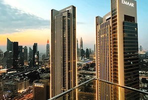 Room - Premium 2BR Downtown Apt w Dubai Mall Access (Dubai)