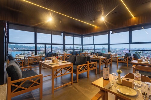 Hotel Crystal Pashupati