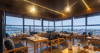 Hotel Crystal Pashupati