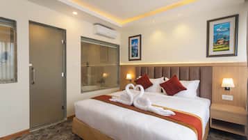 Suite | Hypo-allergenic bedding, desk, soundproofing, iron/ironing board