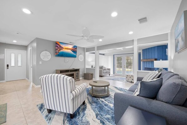 TV, fireplace, offices