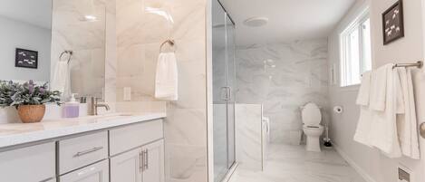 淋浴設備、風筒、提供毛巾