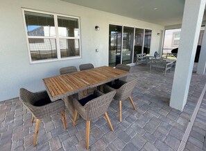 Outdoor dining - Orlando Adventure Awaits Ideal for 16 (Kissimmee)