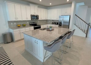 Fridge, microwave, oven, stovetop - Orlando Adventure Awaits Ideal for 16 (Kissimmee)