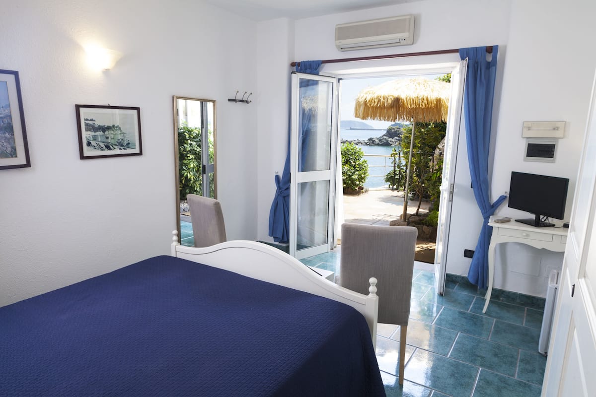 Klassieke kamer, uitzicht op zee | 1 slaapkamer, bedden met traagschuimmatras, gratis wifi, beddengoed
