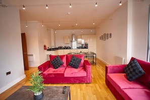 TV, offices - The Rose Quartz Suite (Greater Manchester)