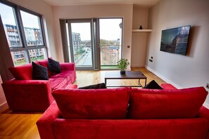 テレビ、書斎 / ワークスペース