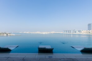 2 utendørsbassenger