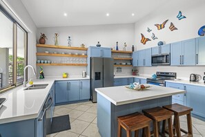 Fridge, microwave, oven, stovetop - Walk to Beach - Beach Gear & Games - Community Pool & Grill - Gated Complex w/Secure Parking (Playas del Coco)