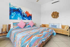 3 bedrooms, desk, free WiFi, bed sheets - Walk to Beach - Beach Gear & Games - Community Pool & Grill - Gated Complex w/Secure Parking (Playas del Coco)