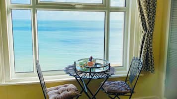 Penthouse Side Sea View Suite 501 | 1 多间卧室、熨斗/熨板、免费 WiFi、床单