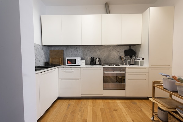 Departamento Confort | Cocina privada | Refrigerador, microondas, parrilla de estufa y lavavajillas