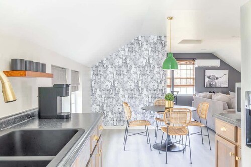 2nd Floor Loft Across from Ice Plant | The Otis