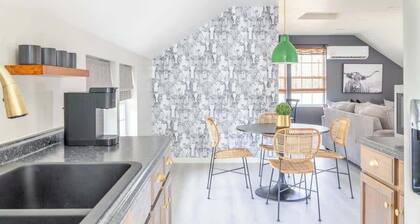 2nd Floor Loft Across from Ice Plant | The Otis