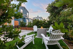 Terrace/patio - Modern and Cozy in PB with Patio and Firepit (San Diego)