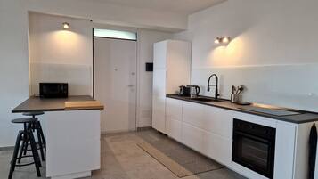 Apartment, Smoking | 2 bedrooms, iron/ironing board