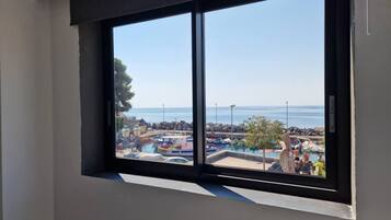 Apartment, Smoking | 2 bedrooms, iron/ironing board