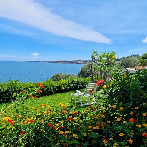 Villa Daniela con Piscina Privata e Discesa a Mare tra Catania e Siracusa